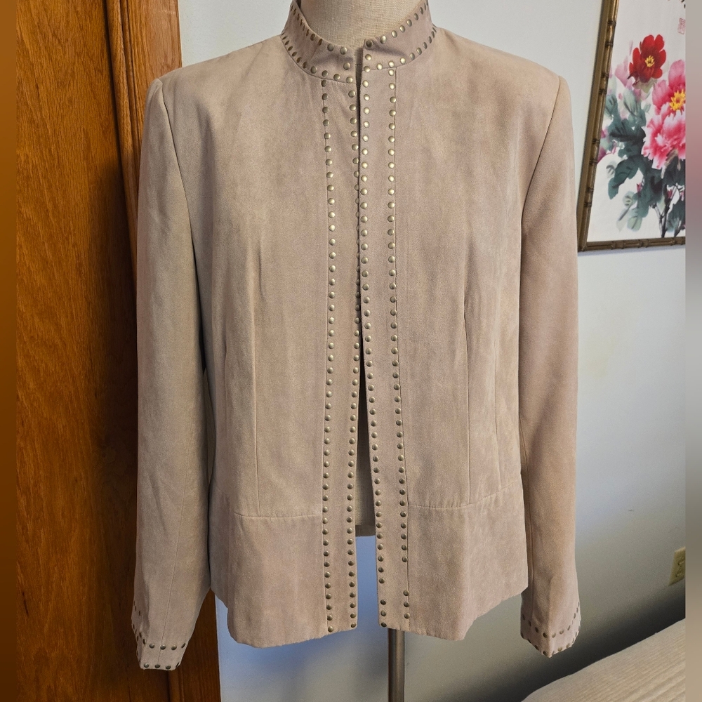 DRESSBARN FAUX SUEDE BEIGE OPEN FRONT JACKET. SIZE XL.